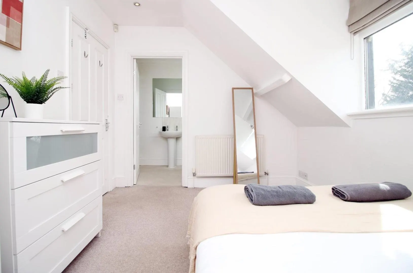Chic And Spacious 1-Bedroom Flat Pontcanna Cardiff Apartment